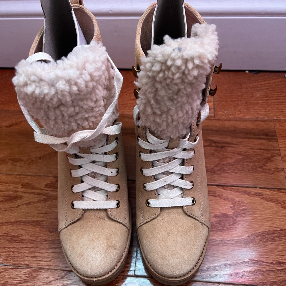 Ugg boot size 8